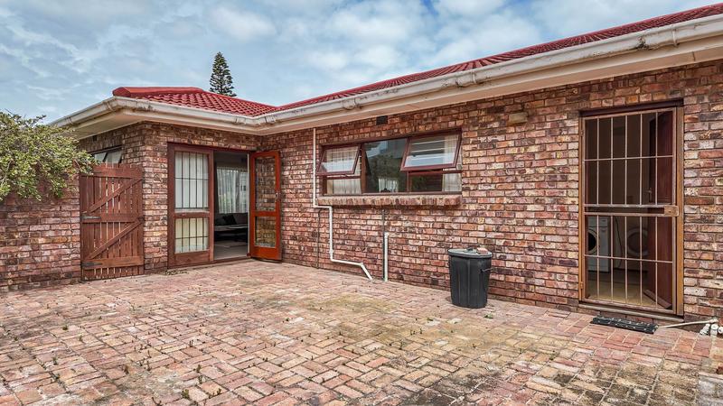4 Bedroom Property for Sale in Bayview Western Cape